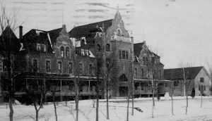 Grandview College in Des Moines, Iowa. Photo on postcard from early 1900s.