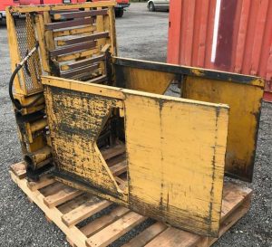 Forklift squeeze vs. forks