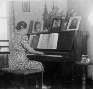 Dora Koch at the piano in 1943